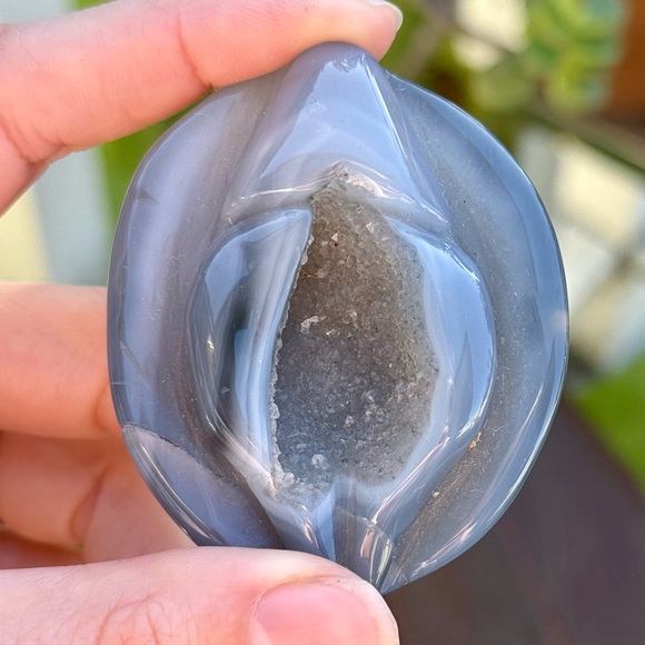 Agate Crystal Carved Yoni, Feminine Energy and Power - Etsy Agate geode yoni crystal carving